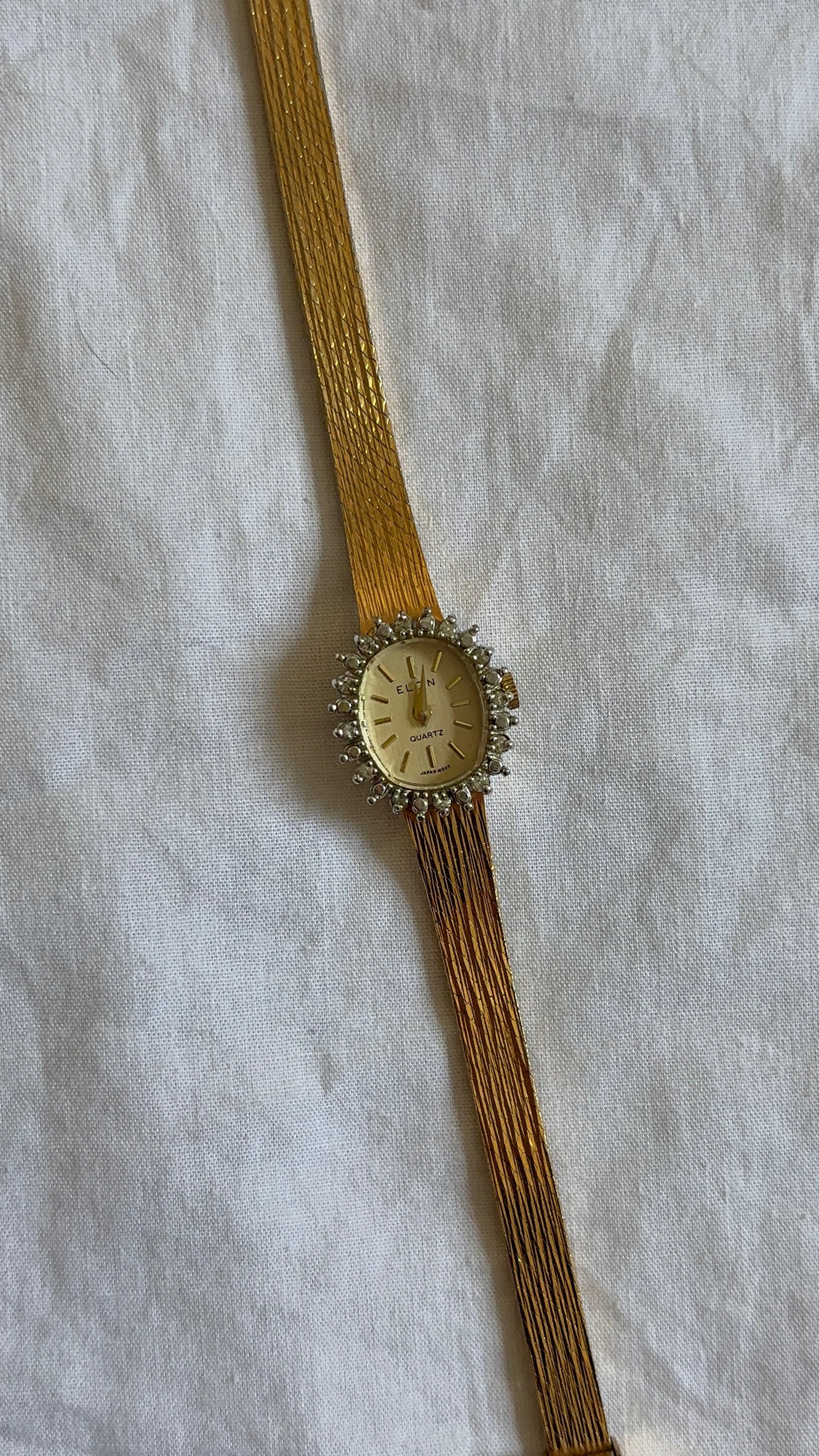 WORKING Elgin Crystal Oval Watch