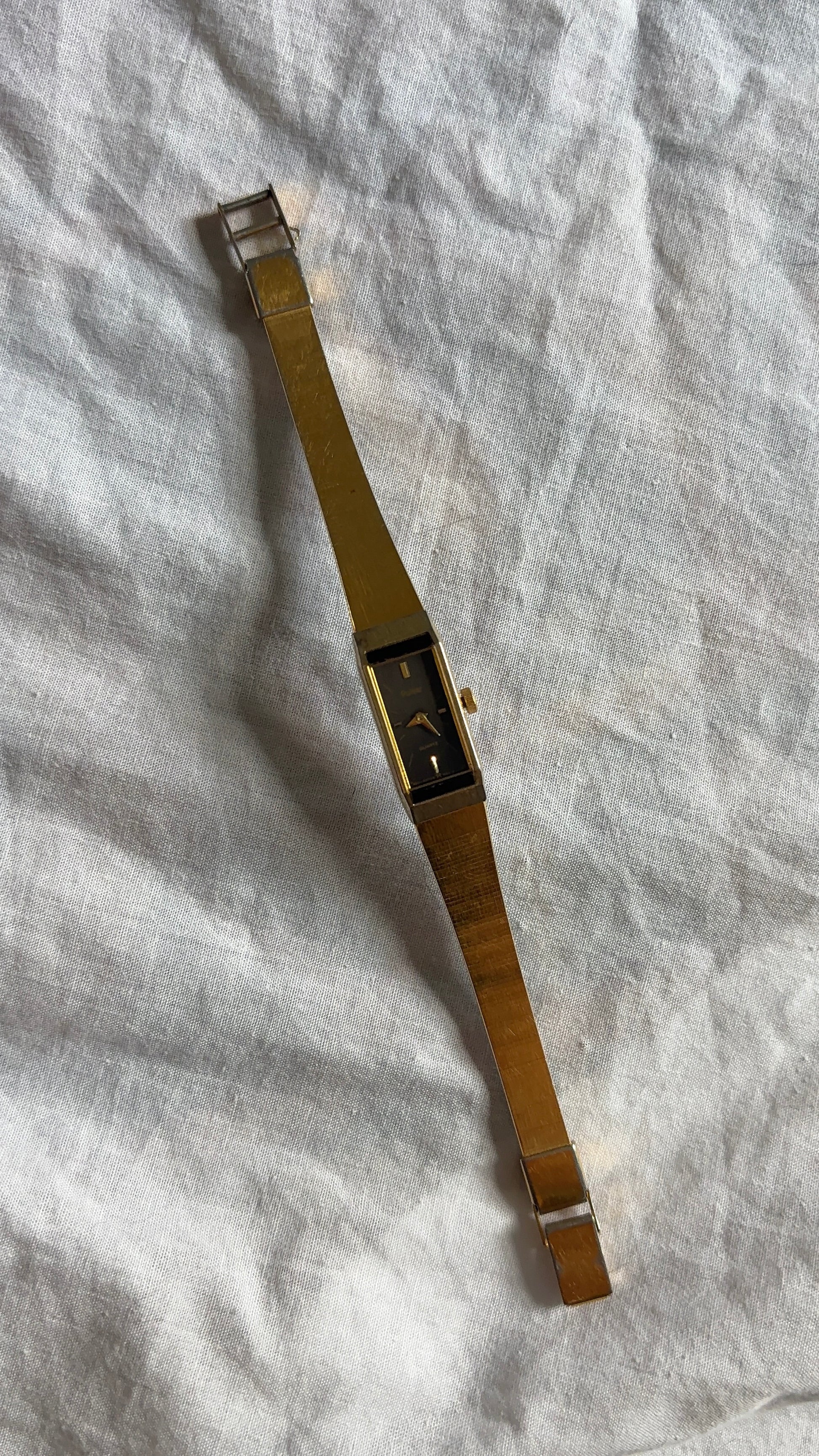 WORKING Gold-Tone Black Dial Watch