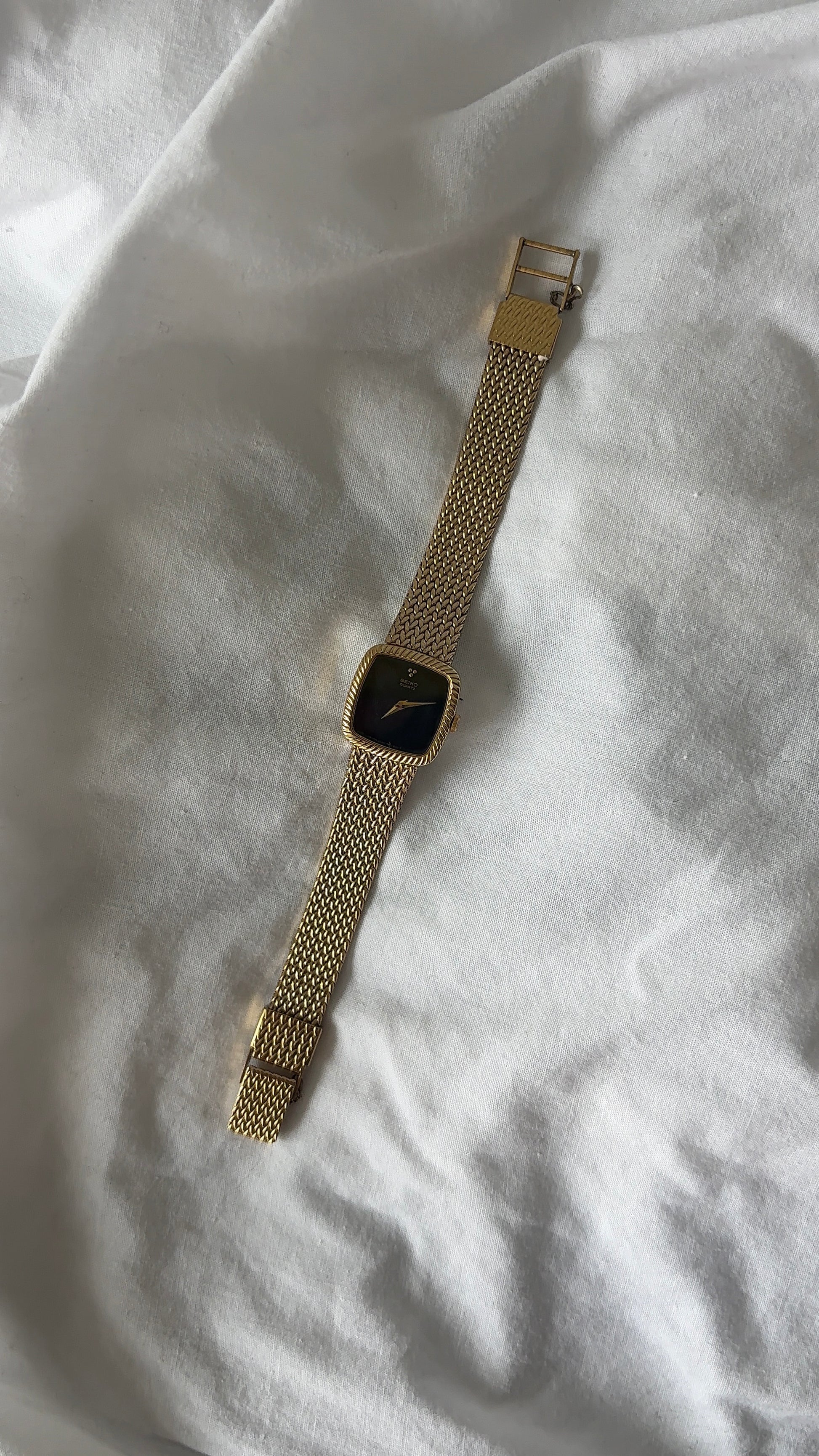 WORKING Dainty Seiko Black Dial Watch