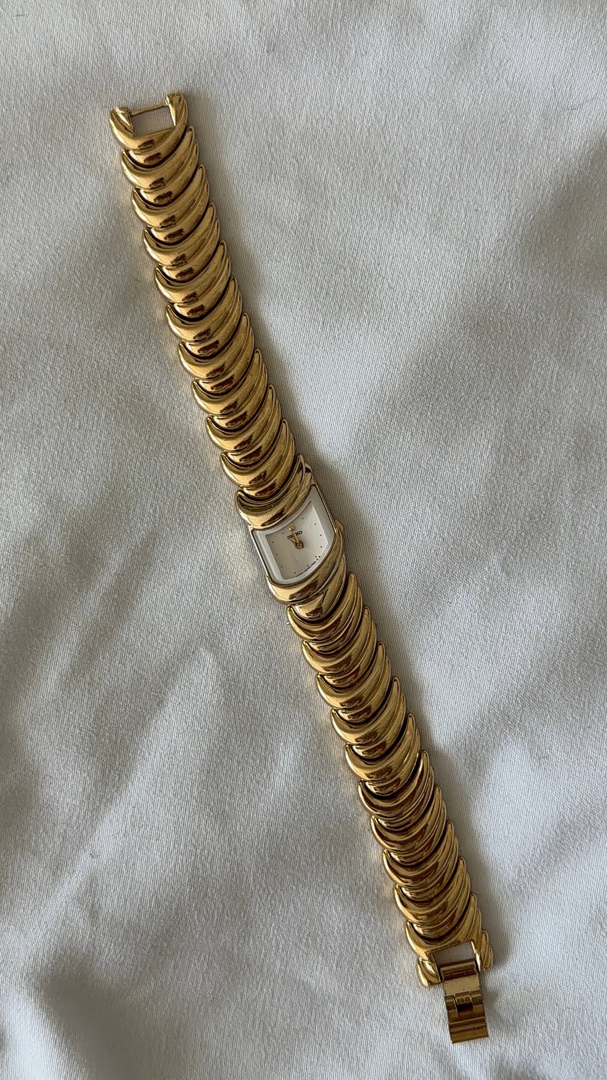 Working Gold Unique Dial Watch