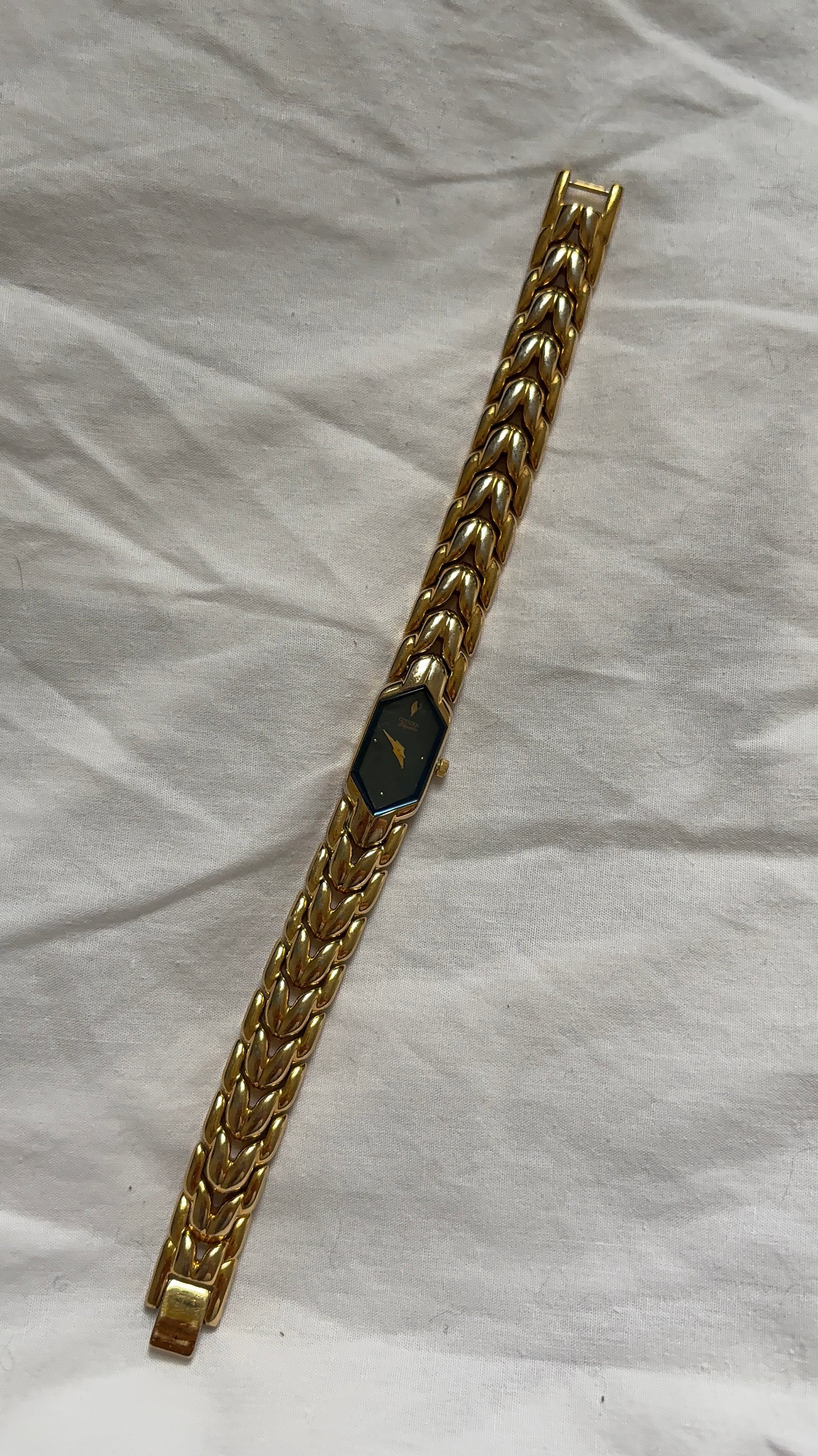 WORKING Citizen Hexagon Blue Dial Clasp Watch