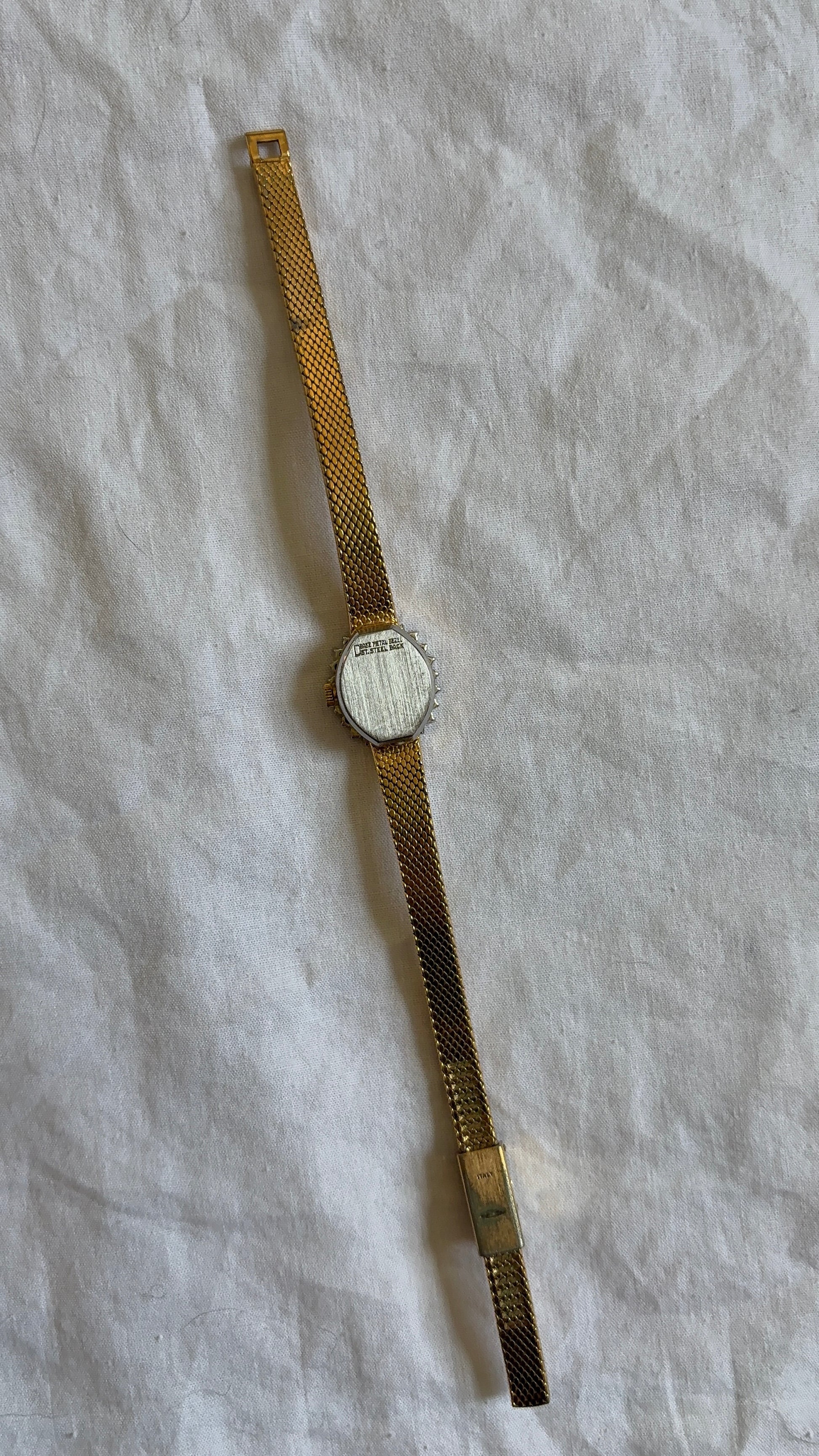 WORKING Elgin Crystal Oval Watch