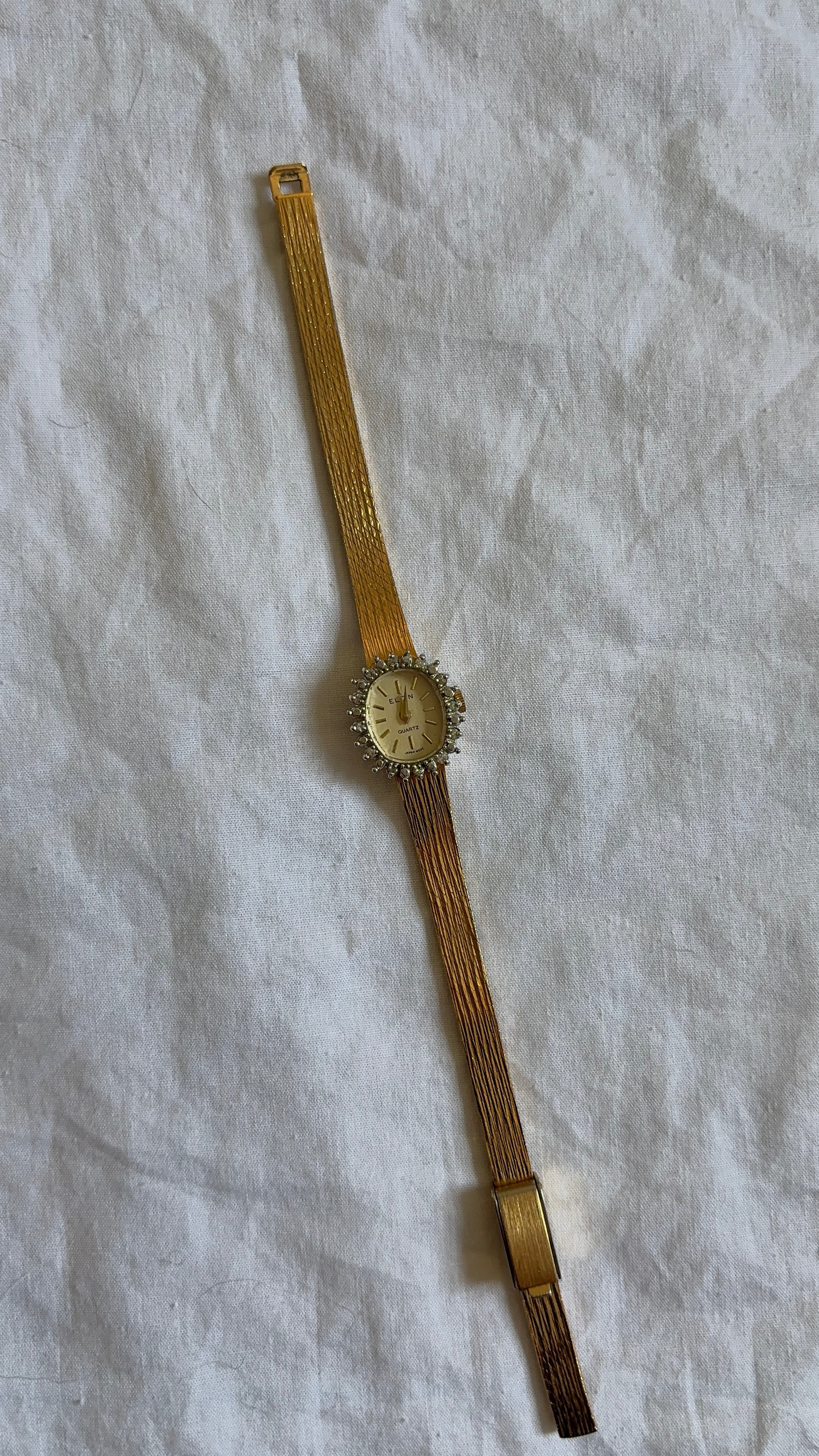 WORKING Elgin Crystal Oval Watch