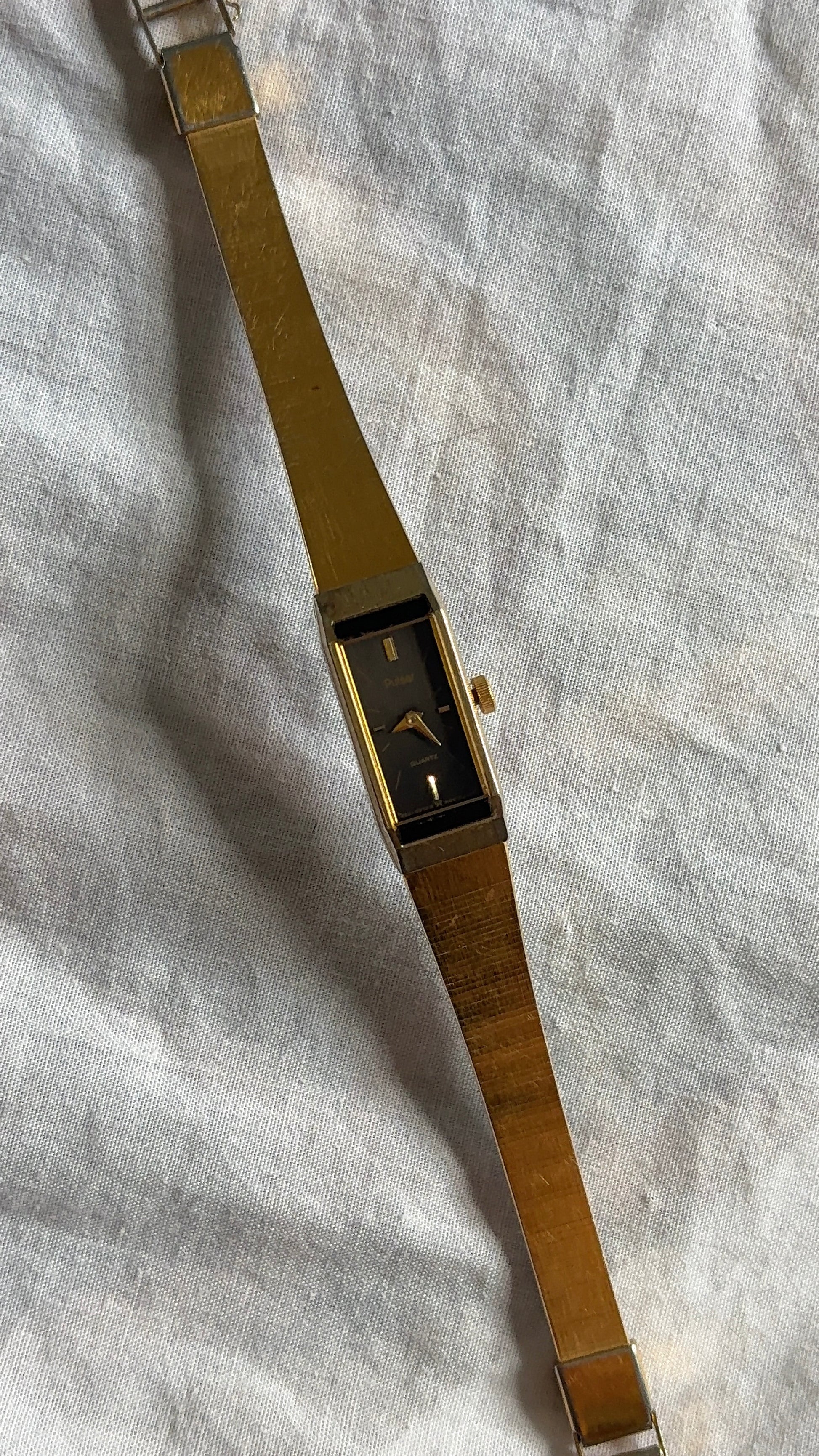 WORKING Gold-Tone Black Dial Watch