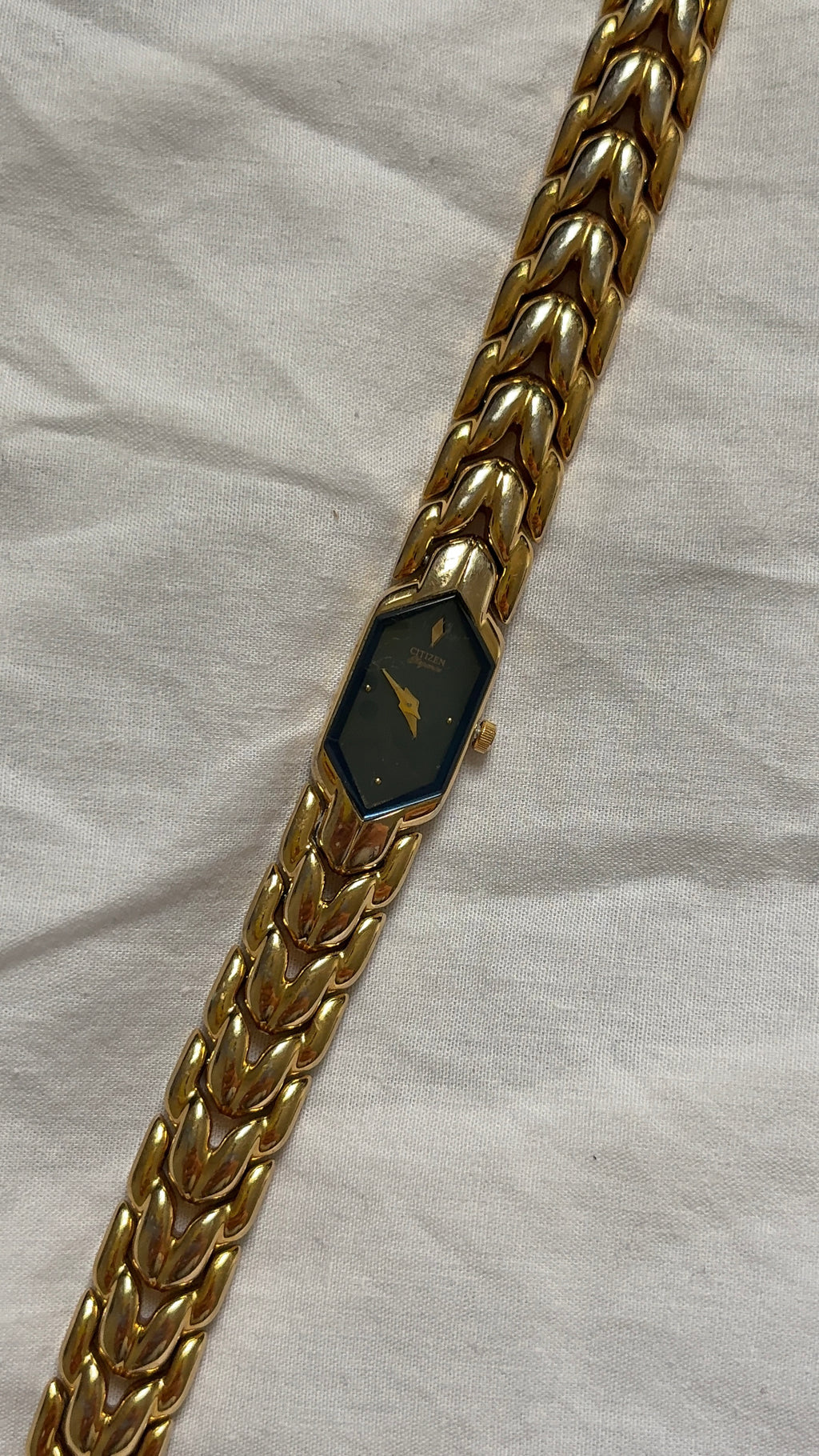 WORKING Citizen Hexagon Blue Dial Clasp Watch