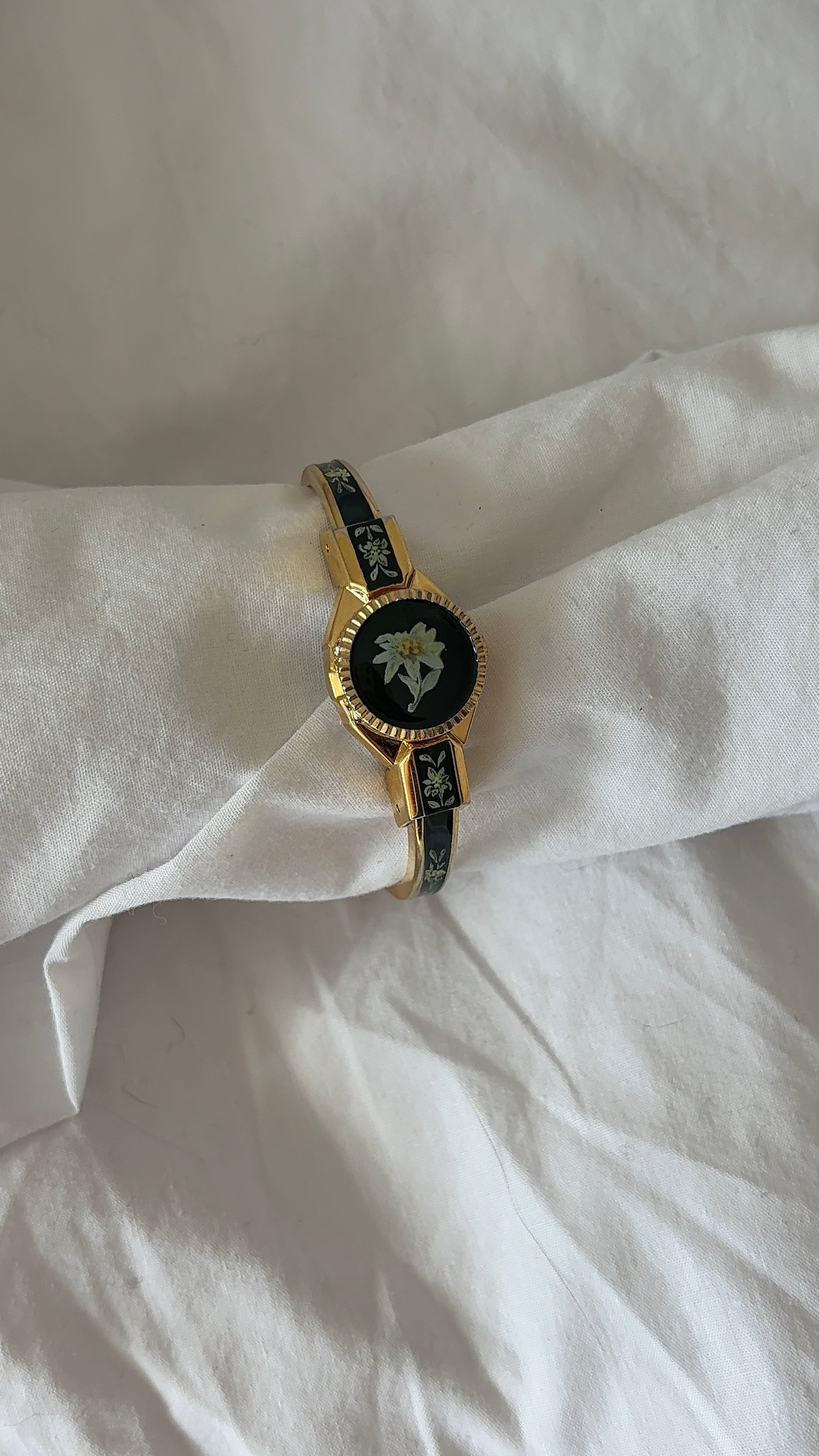 WORKING Andre Mouche Peek-a-Boo Watch