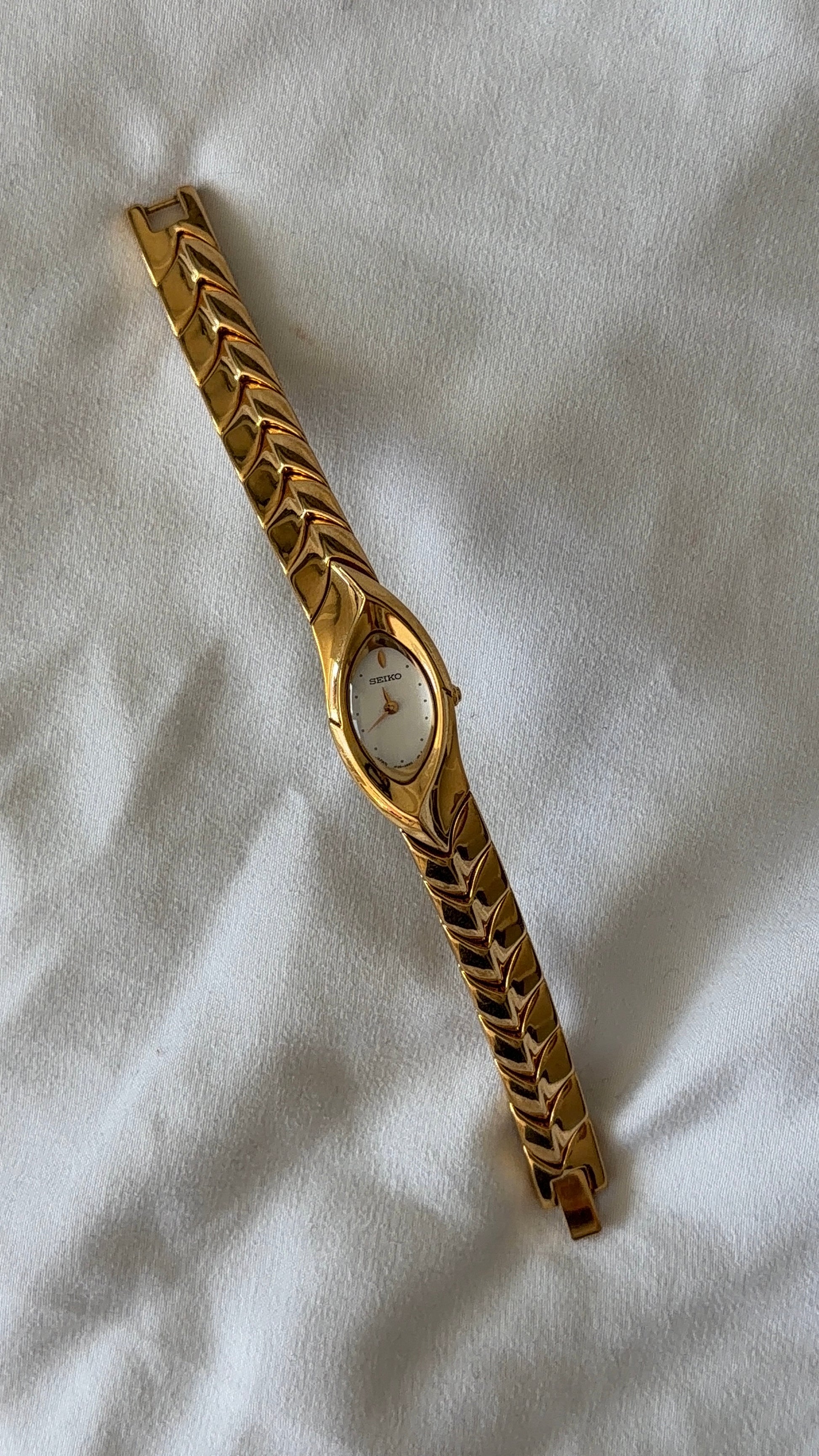 Working Gold Oval Dial Watch
