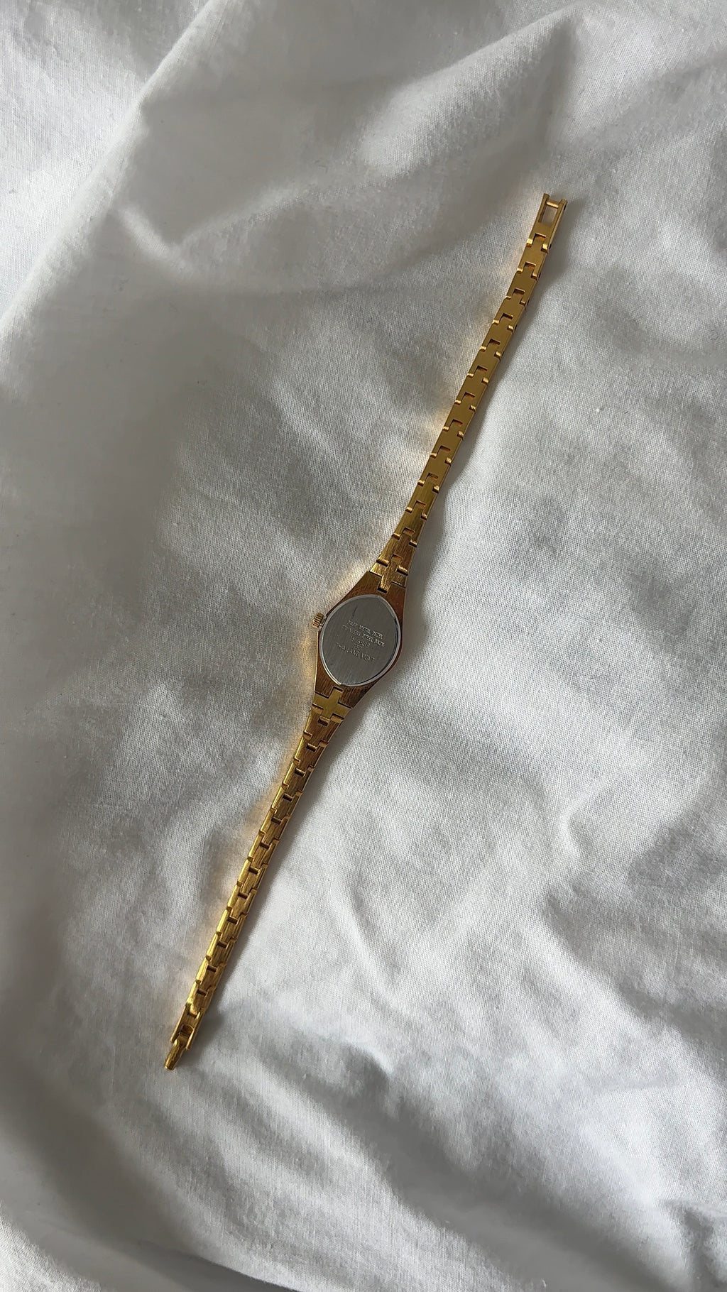 WORKING Sleek Gold-Tone Black Dial Watch