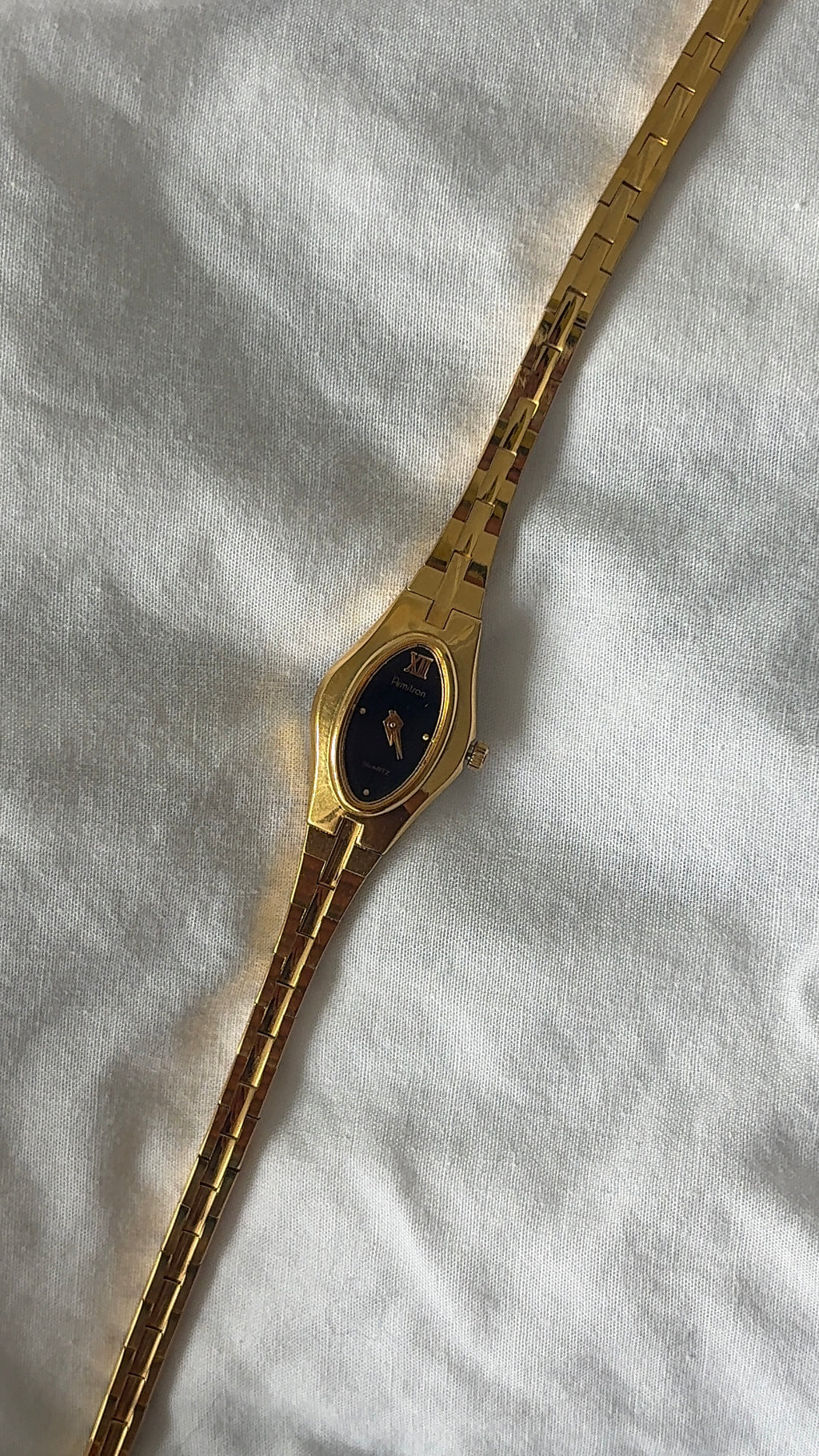 WORKING Sleek Gold-Tone Black Dial Watch