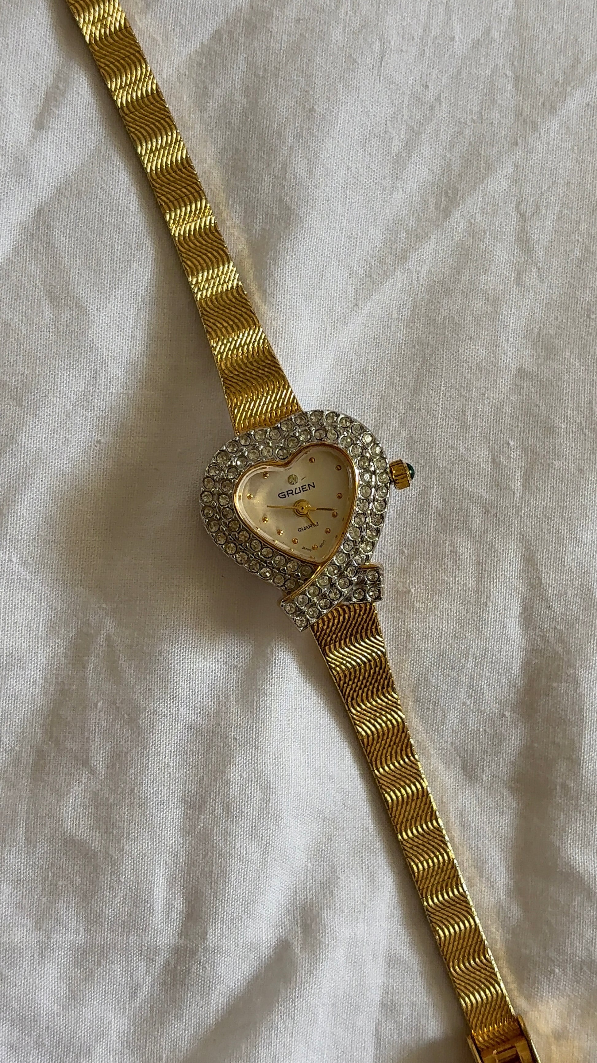 WORKING Heart-Dial Clasp Watch