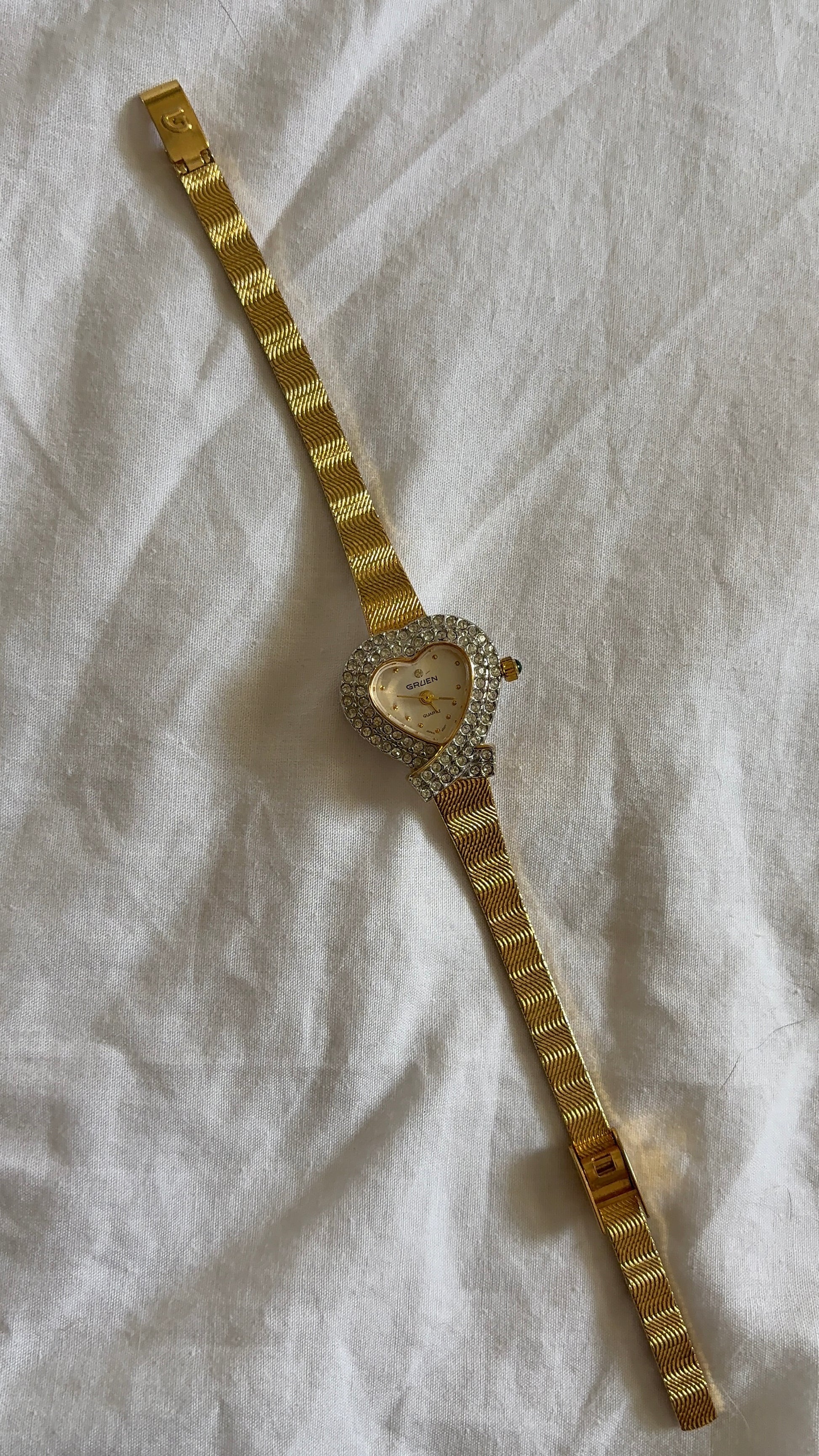 WORKING Heart-Dial Clasp Watch