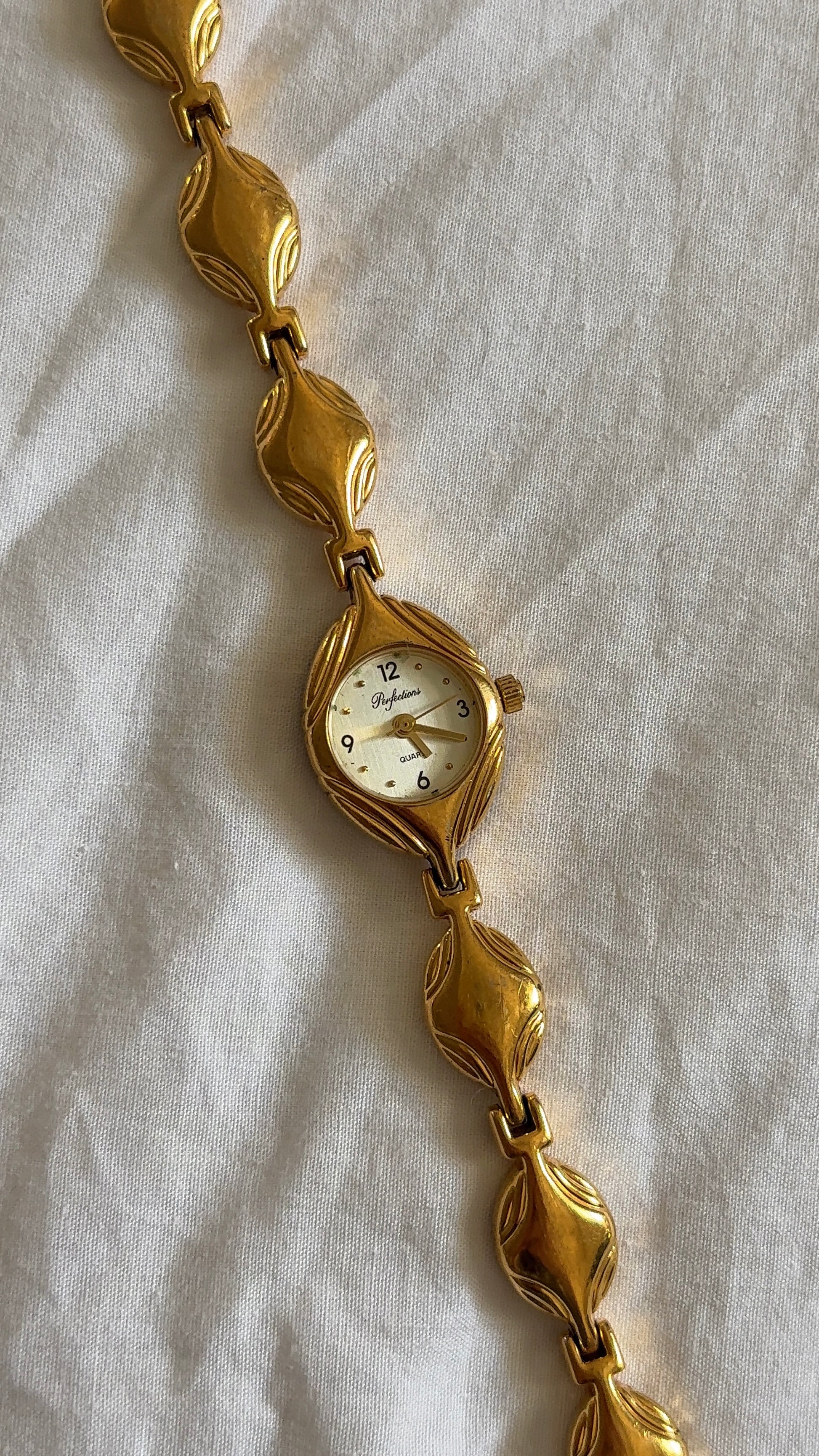 WORKING Gold-Tone Clasp Watch