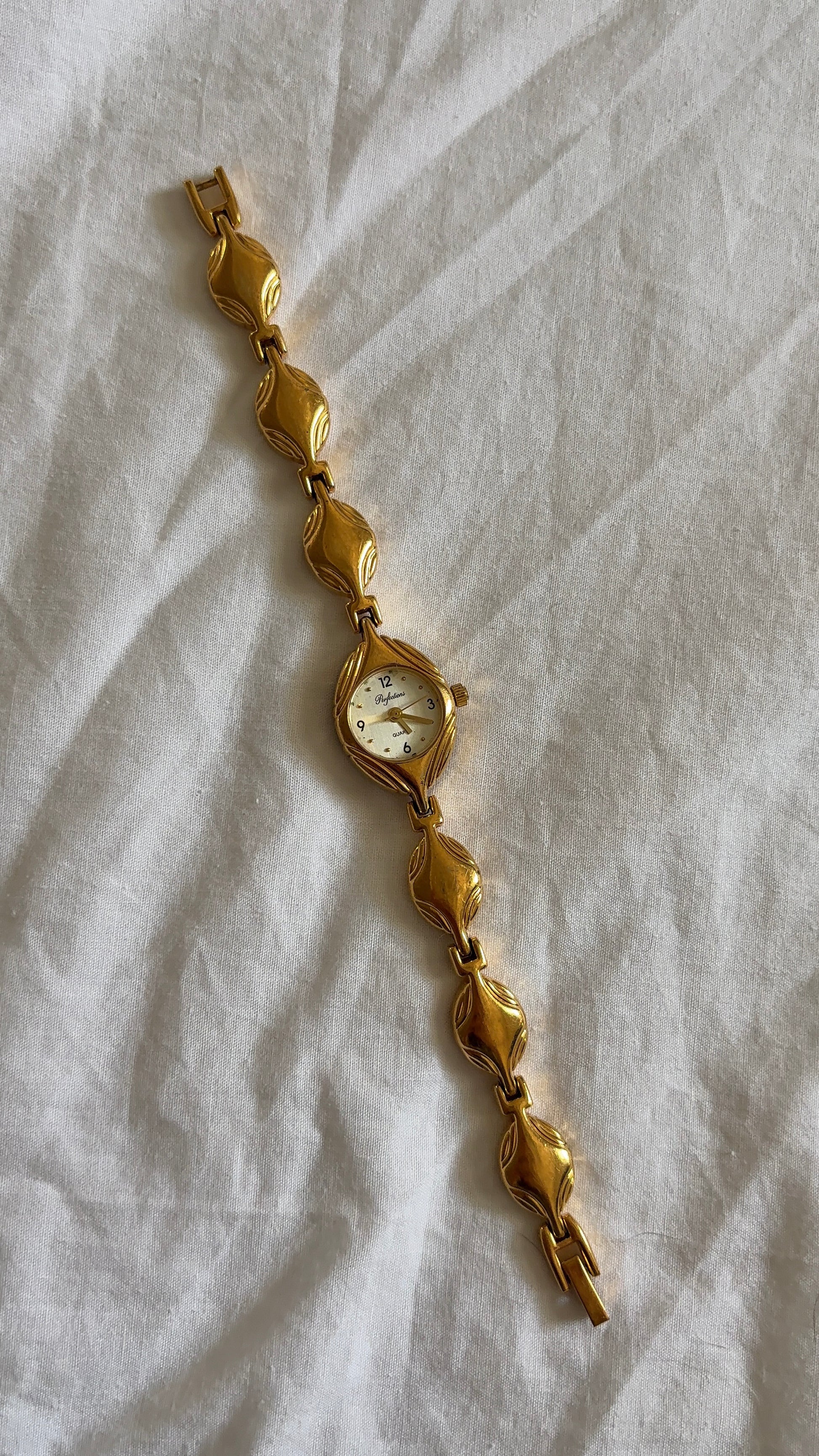 WORKING Gold-Tone Clasp Watch