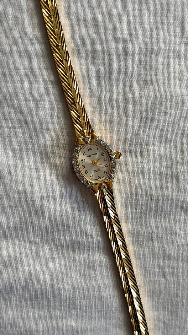 WORKING Dainty Gold Tone Clasp Watch