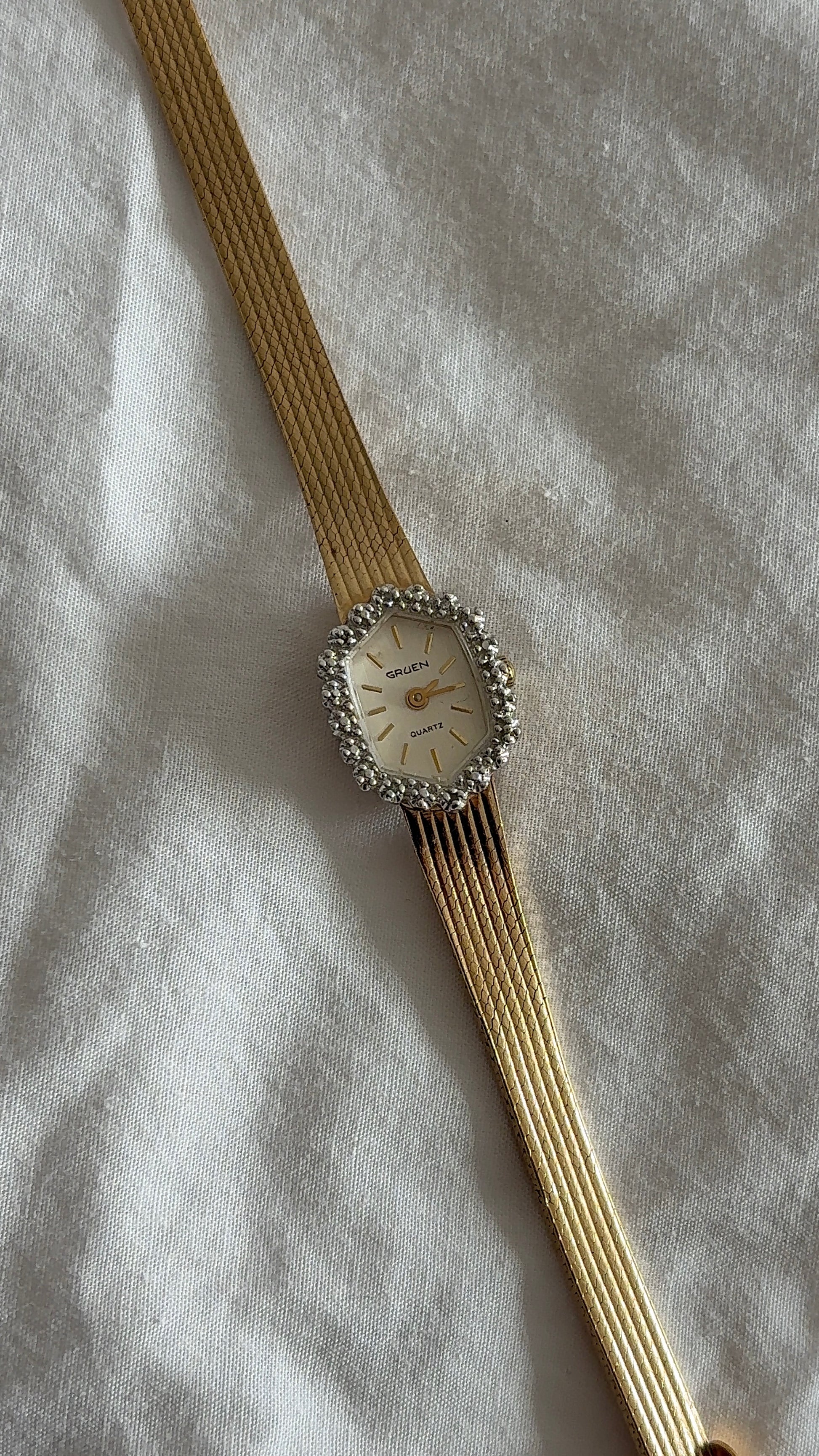 WORKING Gruen Hexagon White Dial Watch