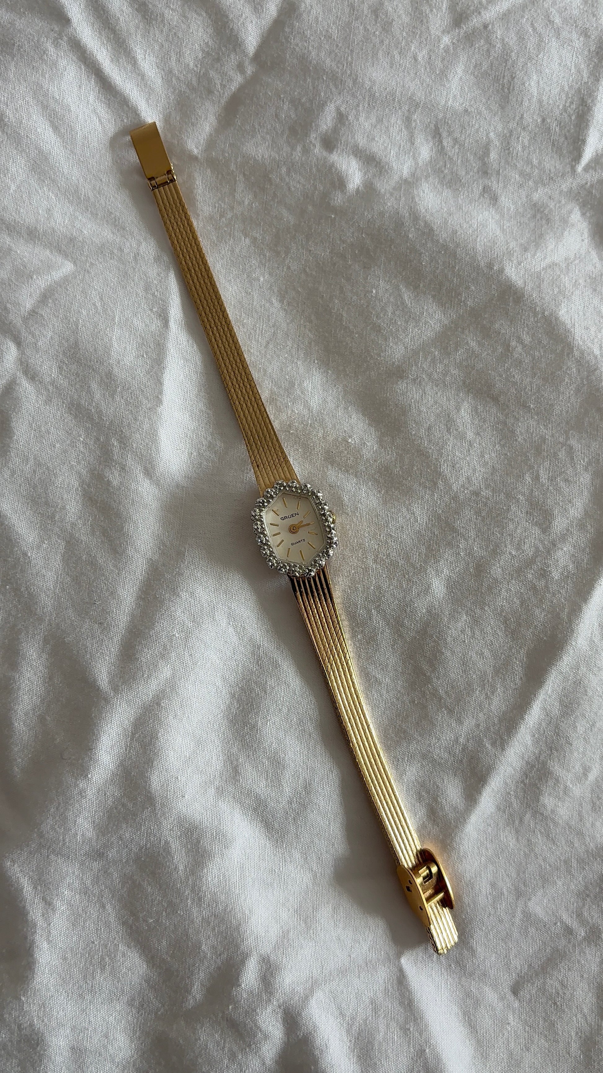 WORKING Gruen Hexagon White Dial Watch