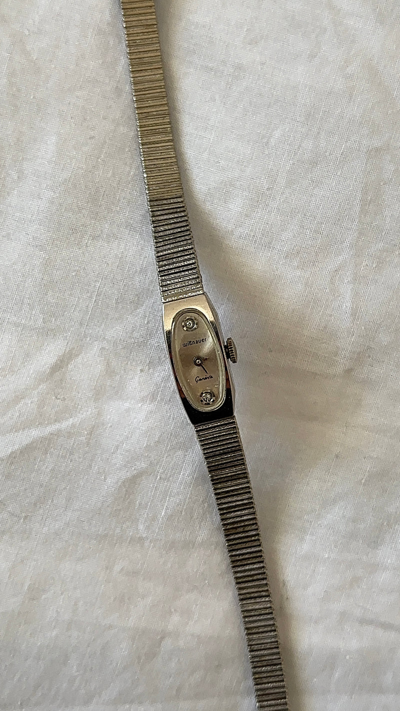 WORKING Dainty Silver Tone Clasp Watch