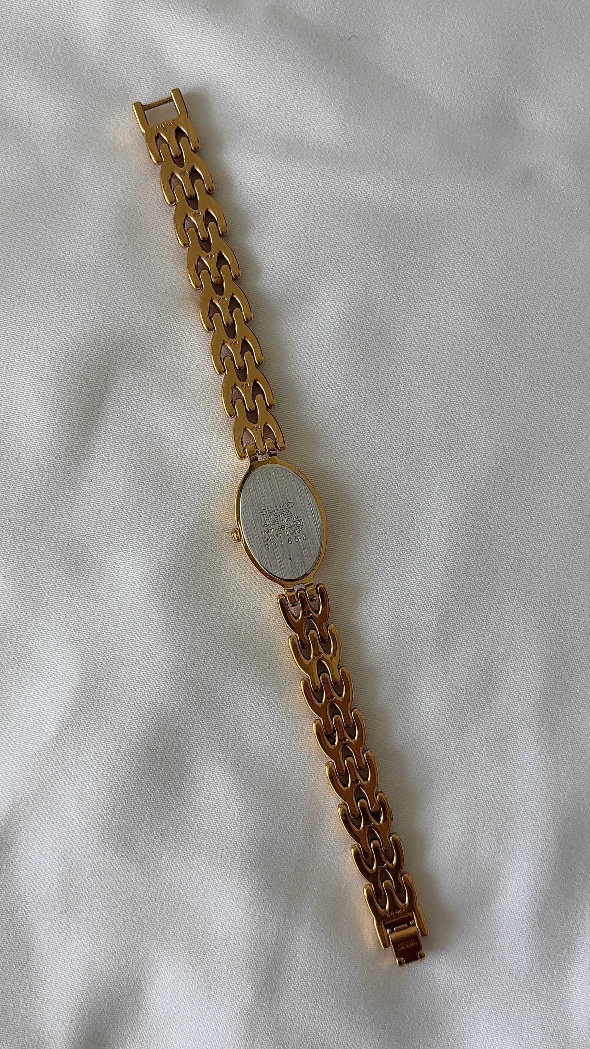 WORKING Seiko Oval Dial Watch