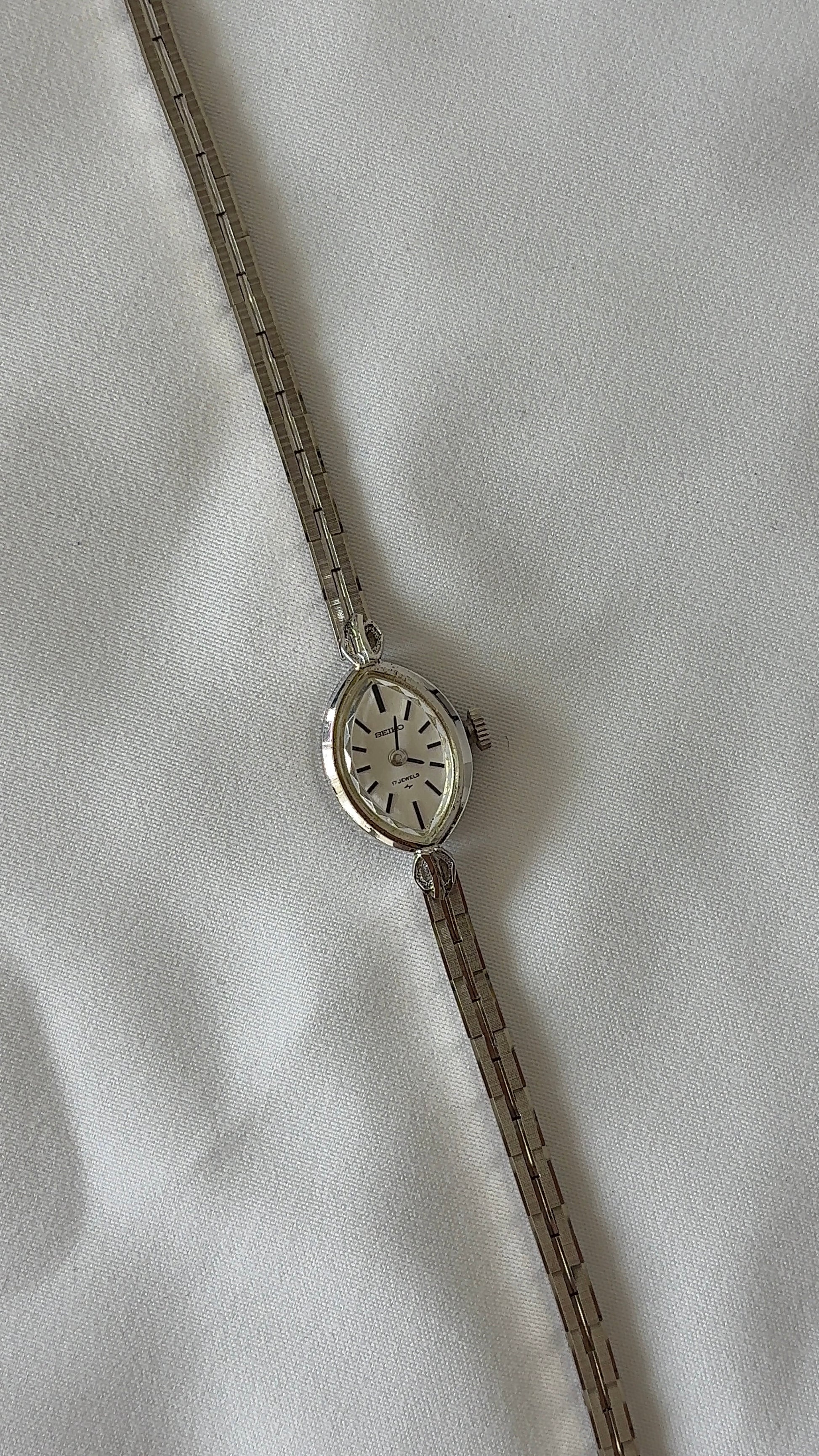 WORKING Seiko Silver-Tone Thin Watch