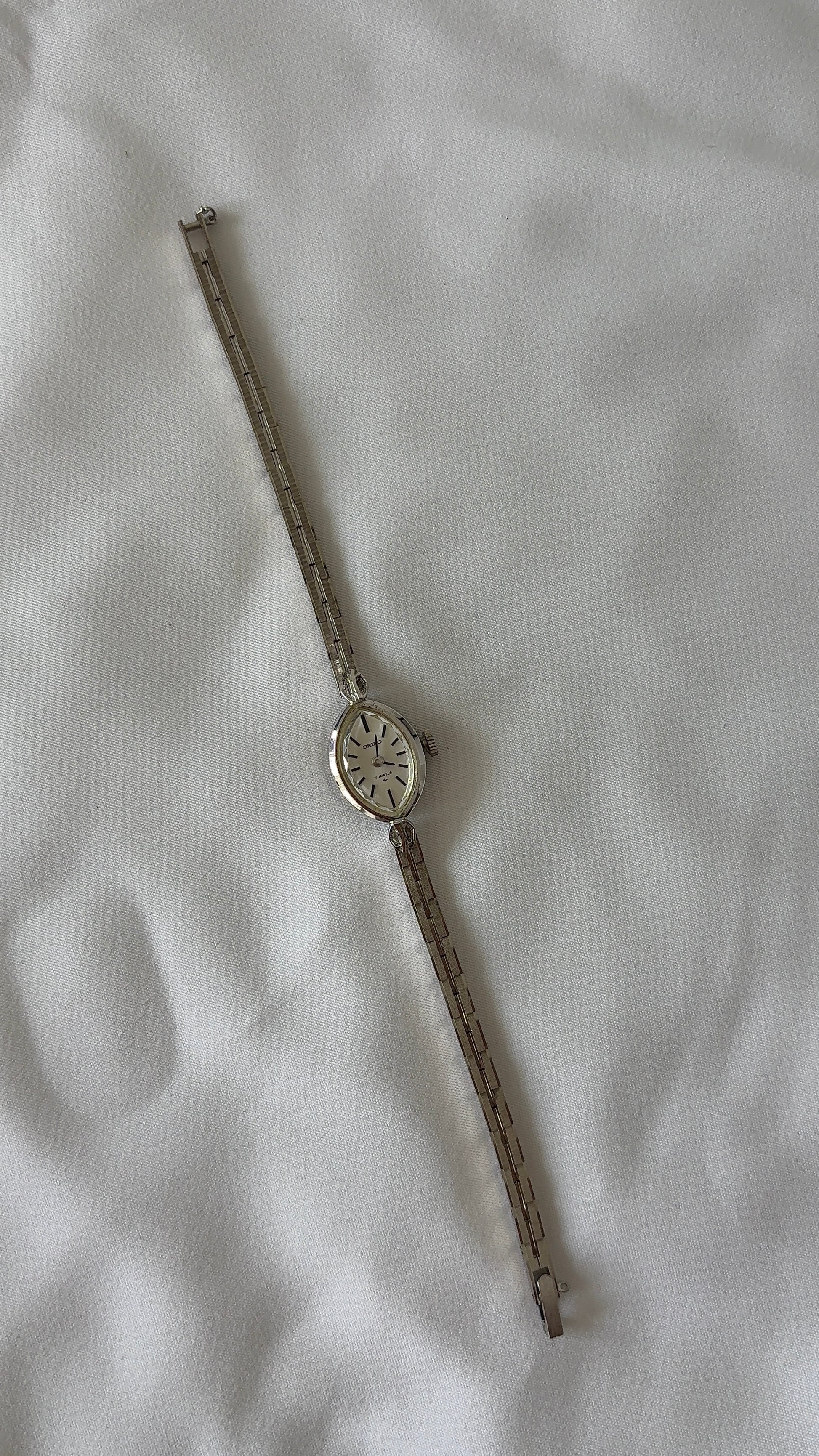 WORKING Seiko Silver-Tone Thin Watch